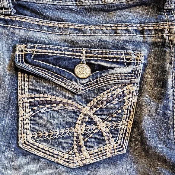 Denim Capri. - Picture 2 of 4